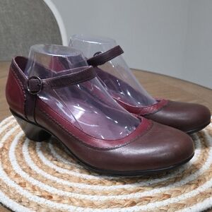 Dansko Fabrina In Burg/ Choc Brown Leather Mary Jane Pumps, Size 41